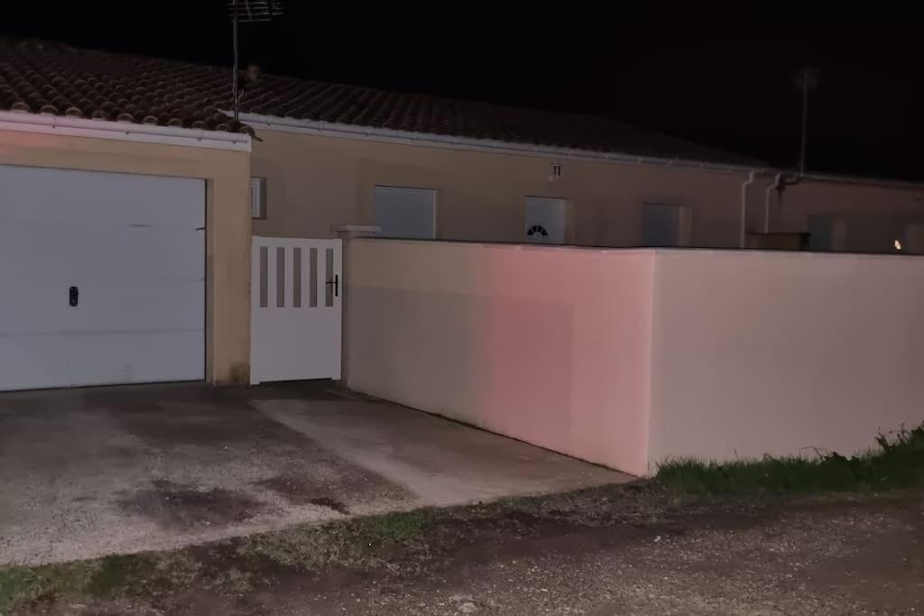 Belle Maison Climatisee Renovee Pac-Man Entre Collegues, Amis, Famille - Barbecue - Netflix - Prime - Baby Foot 50Cts Saint-Seurin-sur-l'Isle Exterior photo